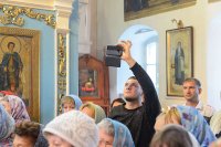 6-Епископ Амфилохий прибыл в Михайло-Архангельский собор г.Уральска, куда был принесён ковчег с частью пояса Пресвятой Богородицы 