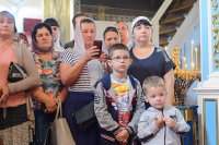 9-Епископ Амфилохий прибыл в Михайло-Архангельский собор г.Уральска, куда был принесён ковчег с частью пояса Пресвятой Богородицы 