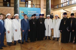 Архипастыри Православной Церкви Казахстана приняли участие в работе круглого стола, посвященного Дню духовного согласия