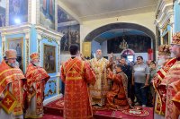 9-Епископ Амфилохий сослужил митрополиту Александру за Литургией в Михайло-Архангельском соборе Уральска