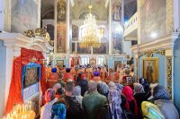 13-Епископ Амфилохий сослужил митрополиту Александру за Литургией в Михайло-Архангельском соборе Уральска