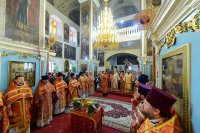 15-Епископ Амфилохий сослужил митрополиту Александру за Литургией в Михайло-Архангельском соборе Уральска