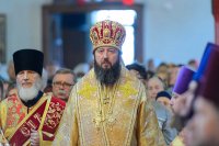 18-Епископ Амфилохий сослужил митрополиту Александру за Литургией в Михайло-Архангельском соборе Уральска