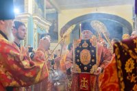 22-Епископ Амфилохий сослужил митрополиту Александру за Литургией в Михайло-Архангельском соборе Уральска