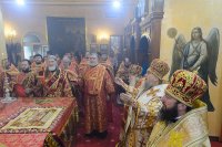 33-Епископ Амфилохий сослужил митрополиту Александру за Литургией в Михайло-Архангельском соборе Уральска