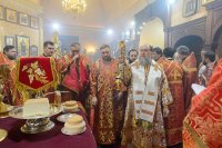 36-Епископ Амфилохий сослужил митрополиту Александру за Литургией в Михайло-Архангельском соборе Уральска