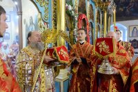 39-Епископ Амфилохий сослужил митрополиту Александру за Литургией в Михайло-Архангельском соборе Уральска