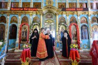 56-Епископ Амфилохий сослужил митрополиту Александру за Литургией в Михайло-Архангельском соборе Уральска