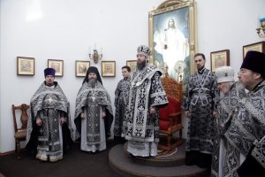 В Андреевском кафедральном соборе совершена первая в наступившем Великом посту Литургия Преждеосвященных Даров