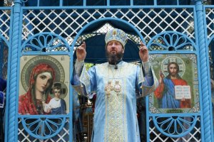 «Яко необоримую стену и источник чудес..». Божественная Литургия архиерейским чином на Святом Ключе