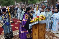 13-«Яко необоримую стену и источник чудес..». Божественная Литургия архиерейским чином на Святом Ключе