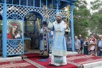 32-«Яко необоримую стену и источник чудес..». Божественная Литургия архиерейским чином на Святом Ключе
