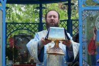 44-«Яко необоримую стену и источник чудес..». Божественная Литургия архиерейским чином на Святом Ключе