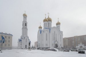 Глава Православной Церкви Казахстана и архипастыри Митрополичьего округа совершили воскресную Литургию в главном храме страны