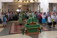 15-Празднование Святой Пятидесятницы в главном храме Рудного Алтая