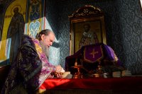 2-В субботу по Воздвижении епископ Амфилохий молился в Матронинском храме Иверско-Серафимовского монастыря Алма-Аты