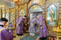 7-В субботу по Воздвижении епископ Амфилохий молился в Матронинском храме Иверско-Серафимовского монастыря Алма-Аты