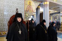 11-В субботу по Воздвижении епископ Амфилохий молился в Матронинском храме Иверско-Серафимовского монастыря Алма-Аты
