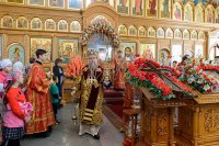 27-Епископ Амфилохий принял участие в торжествах, посвященных 110-летию учреждения и 15-летию возрождения Иверско-Серафимовской обители Алма-Аты