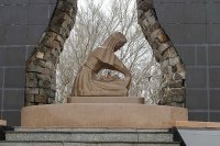 2-Митрополит Астанайский и Казахстанский Александр почтил память жертв ядерных испытаний на Семипалатинском полигоне 