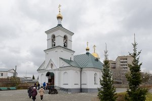 В день памяти евангелиста Луки митрополит Александр совершил Божественную Литургию в старейшем храме города Усть-Каменогорска 