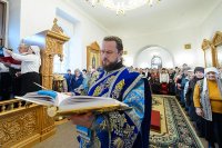 7-В день памяти евангелиста Луки митрополит Александр совершил Божественную Литургию в старейшем храме города Усть-Каменогорска 