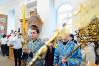 11-В день памяти евангелиста Луки митрополит Александр совершил Божественную Литургию в старейшем храме города Усть-Каменогорска 