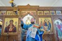 16-В день памяти евангелиста Луки митрополит Александр совершил Божественную Литургию в старейшем храме города Усть-Каменогорска 
