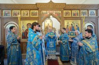 17-В день памяти евангелиста Луки митрополит Александр совершил Божественную Литургию в старейшем храме города Усть-Каменогорска 