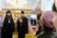 24-В день памяти евангелиста Луки митрополит Александр совершил Божественную Литургию в старейшем храме города Усть-Каменогорска 