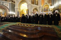 6-В 10-ю годовщину интронизации Святейшего Патриарха Кирилла в Храме Христа Спасителя совершена Литургия с участием Предстоятелей и представителей Поместных Церквей