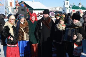 Рождественские народные гуляния на соборной площади главного храма Восточного Казахстана