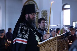 Начало чтения Великого покаянного канона в главном храме Рудного Алтая