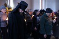19-Начало чтения Великого покаянного канона в главном храме Рудного Алтая