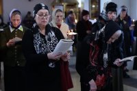5-Епископ Амфилохий совершил чтение третьей части Великого покаянного канона в Андреевском кафедральном соборе