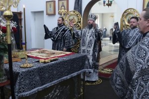 Первая Божественная Литургия Преждеосвященных Даров совершена в Андреевском кафедральном соборе