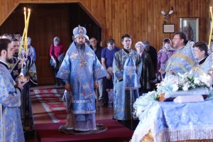Божественная Литургия в день Похвалы Пресвятой Богородицы