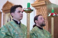 8-«Величаем Тя, Живодавче Христе, и чтим Всесвятаго Духа Твоего, Егоже от Отца послал еси Божественным учеником Твоим» (+ВИДЕО)