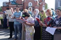 14-«Величаем Тя, Живодавче Христе, и чтим Всесвятаго Духа Твоего, Егоже от Отца послал еси Божественным учеником Твоим» (+ВИДЕО)