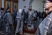 10-Епископ Амфилохий совершил вечерню в соединении с  Литургией Преждеосвященных Даров в старейшем храме Усть-Каменогорска
