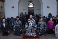14-Епископ Амфилохий совершил вечерню в соединении с  Литургией Преждеосвященных Даров в старейшем храме Усть-Каменогорска