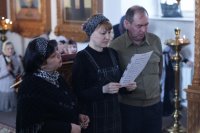 20-Епископ Амфилохий совершил вечерню в соединении с  Литургией Преждеосвященных Даров в старейшем храме Усть-Каменогорска