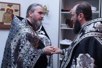23-Епископ Амфилохий совершил вечерню в соединении с  Литургией Преждеосвященных Даров в старейшем храме Усть-Каменогорска