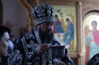 26-Епископ Амфилохий совершил вечерню в соединении с  Литургией Преждеосвященных Даров в старейшем храме Усть-Каменогорска