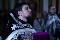 31-Епископ Амфилохий совершил вечерню в соединении с  Литургией Преждеосвященных Даров в старейшем храме Усть-Каменогорска