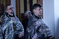 32-Епископ Амфилохий совершил вечерню в соединении с  Литургией Преждеосвященных Даров в старейшем храме Усть-Каменогорска