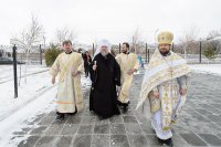 4-В Лазареву субботу епископ Амфилохий сослужил Главе Митрополичьего округа за Литургией на месте подвигов новомучениц и исповедниц Акмолинских