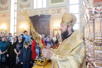 22-В Лазареву субботу епископ Амфилохий сослужил Главе Митрополичьего округа за Литургией на месте подвигов новомучениц и исповедниц Акмолинских