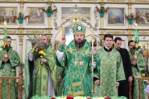 Божественная Литургия в день Вербного воскресения в главном храме Восточного Казахстана