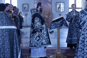 Утреня страстных Евангелий в Андреевском кафедральном соборе